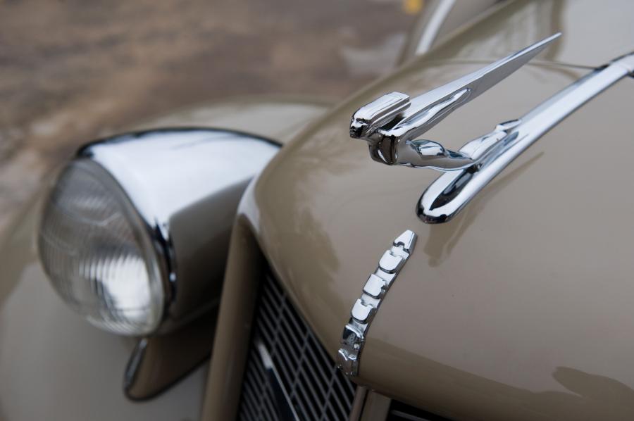 Детали экстерьера Auburn 851 Supercharged Dual Ratio Phaeton Sedan 1935 года  (фото 31 из 40)